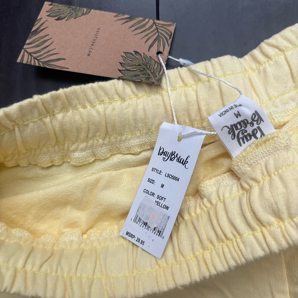 NWT Daybreak soft yellow cotton drawstring dolphin shorts size M - Picture 3 of 4